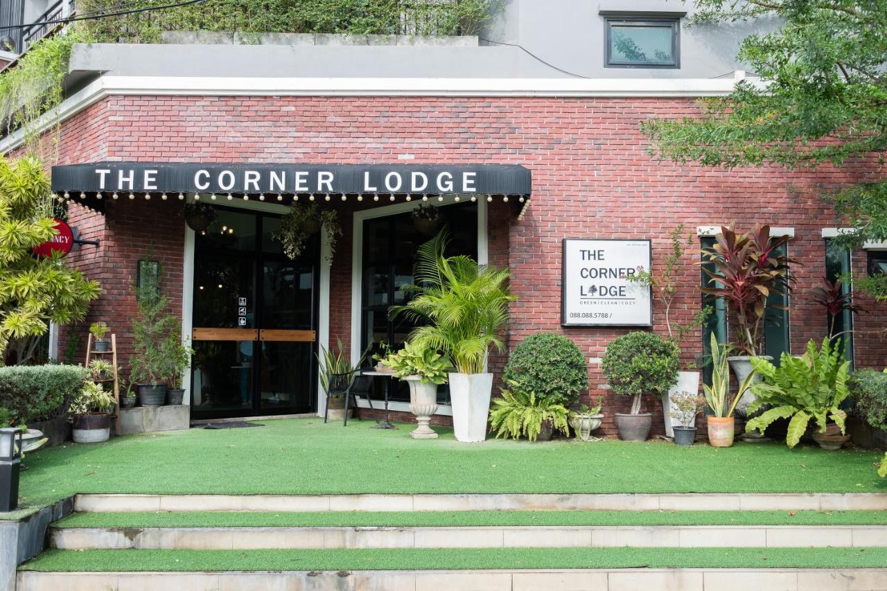 The Corner Lodge - Sha Extra Plus Pattaya Bagian luar foto